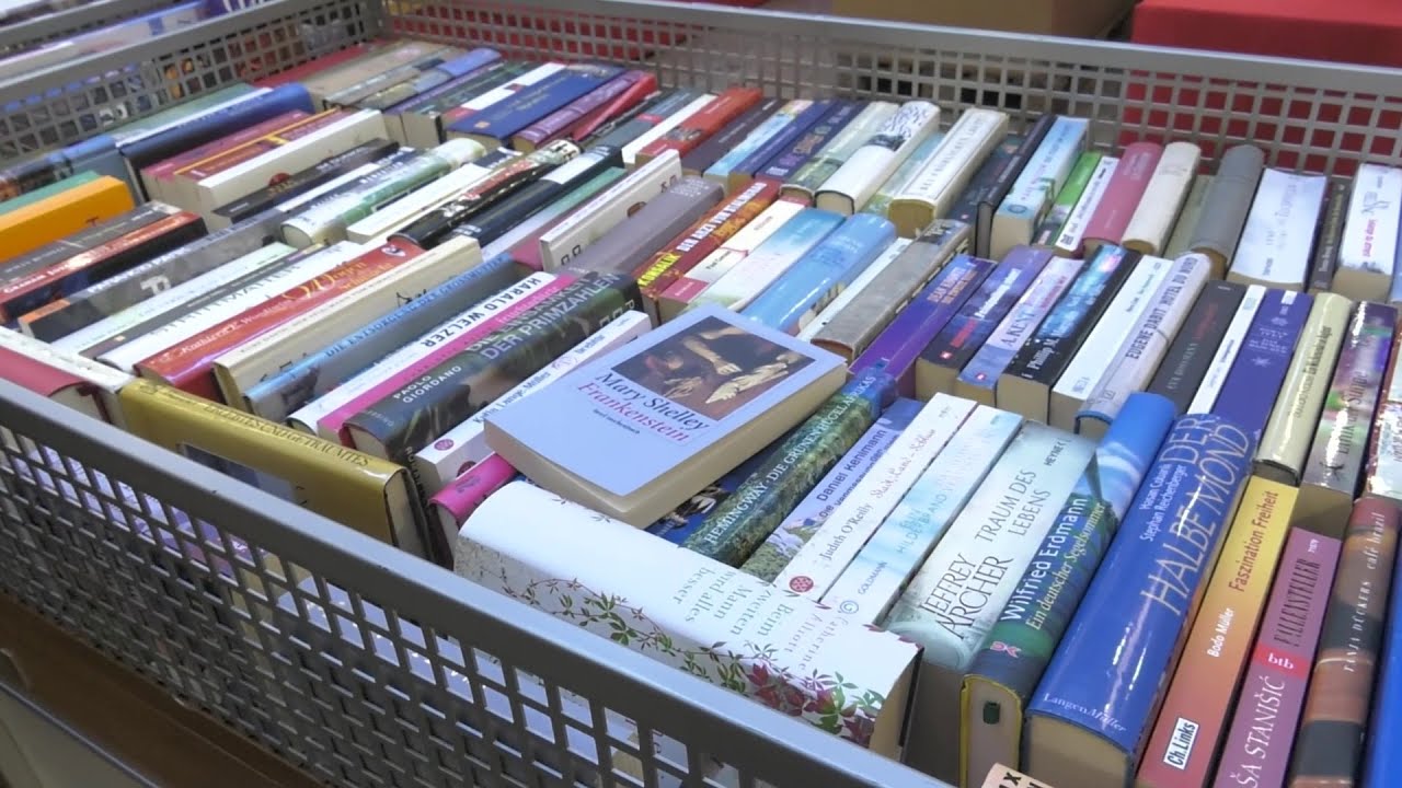 Tausende Bücher für einen guten Zweck: Bücherbasar im Schlosspark-Center Schwerin