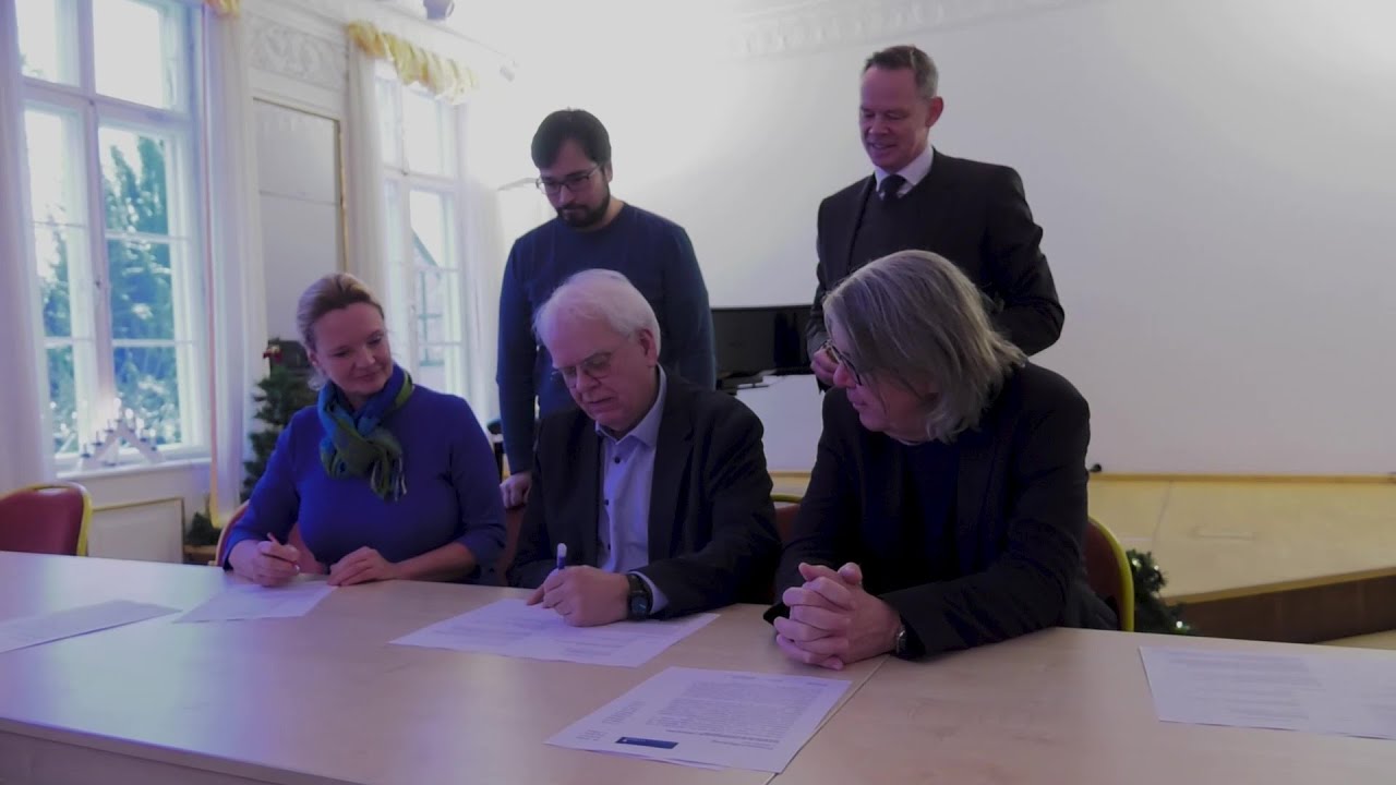 Mehr Theater mit singenden Kindern