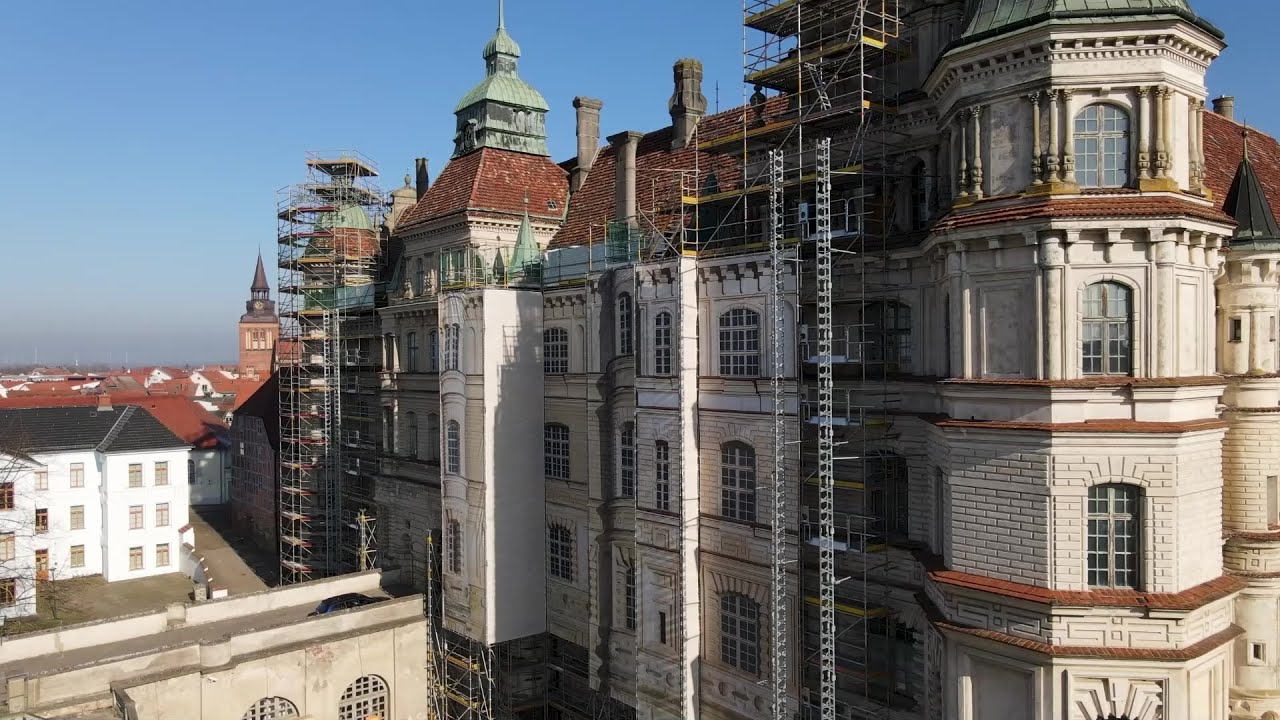 Großvater hat als Architekt vor 100 Jahren das Güstrower Schloss restauriert!