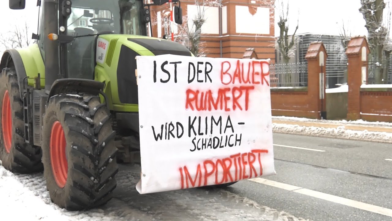 Dialog fehlgeschlagen: Bauern protestieren vor dem Wirtschaftsministerium Schwerin