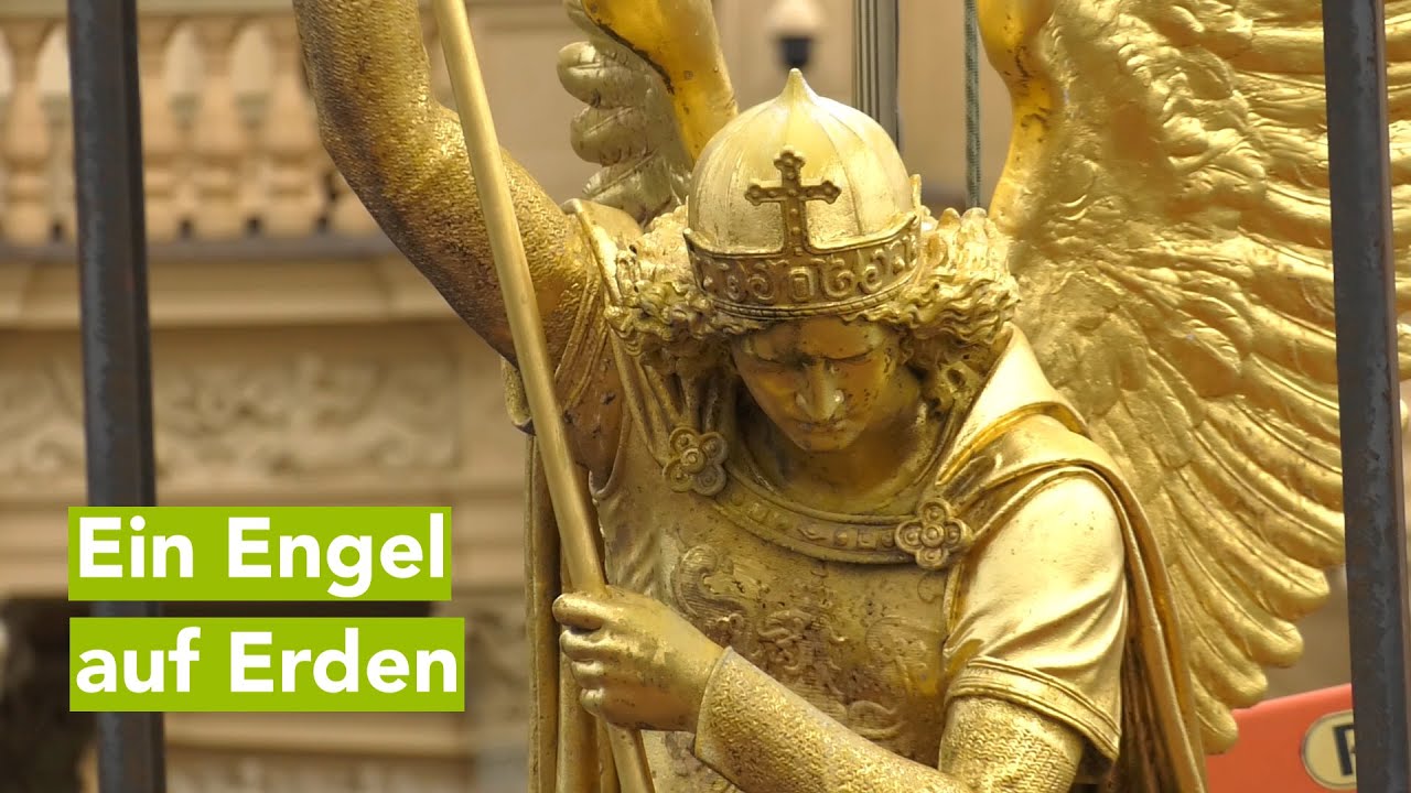 Erzengel Michael schwebt vom Schweriner Schloss