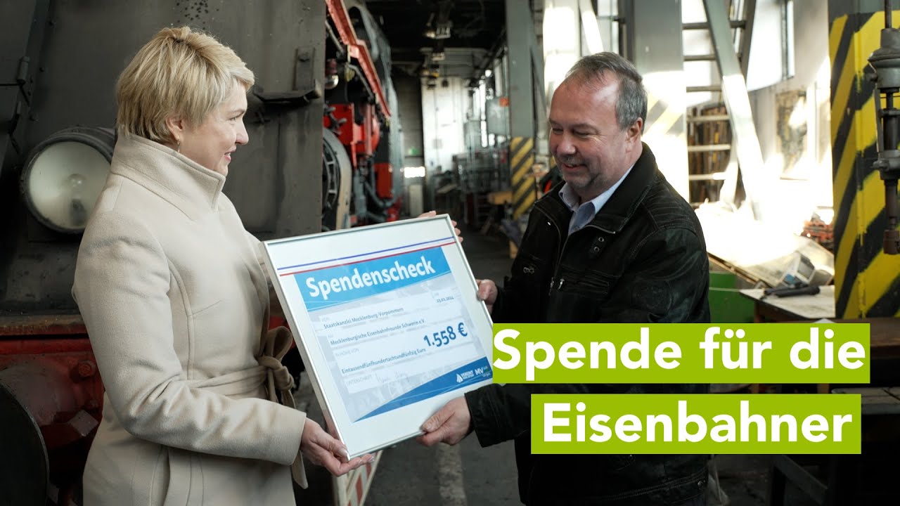 Ministerpräsidentin Schwesig überreicht Spende an das Eisenbahnmuseum