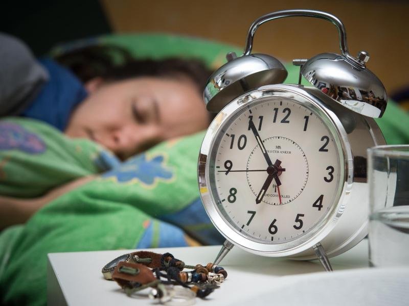 Sieben Stunden Schlaf ab dem mittleren Alter optimal