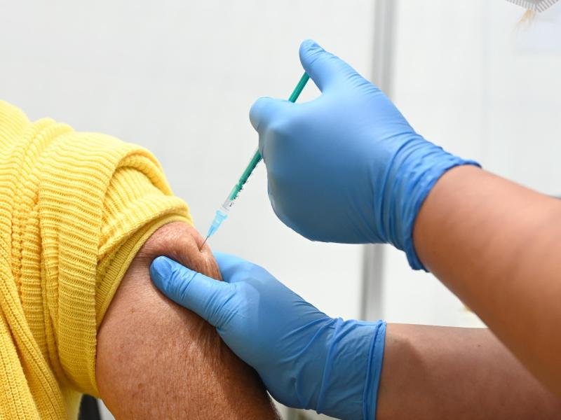 Bald Start für angepasste Corona-Impfstoffe geplant