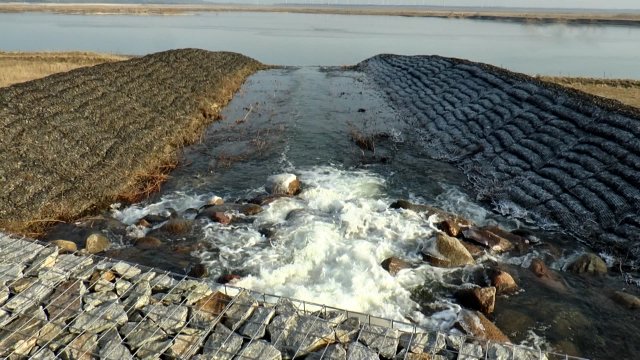 Erste Sanierungsmaßnahmen am Ufer des Cottbuser Ostsees beginnen