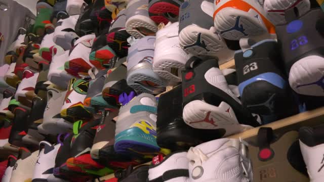 Zu Besuch bei Nike Air Jordan Sammler Lars Frind