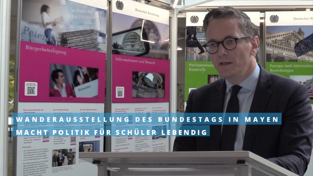 Wanderausstellung des Bundestags in Mayen macht Politik für Schüler lebendig
