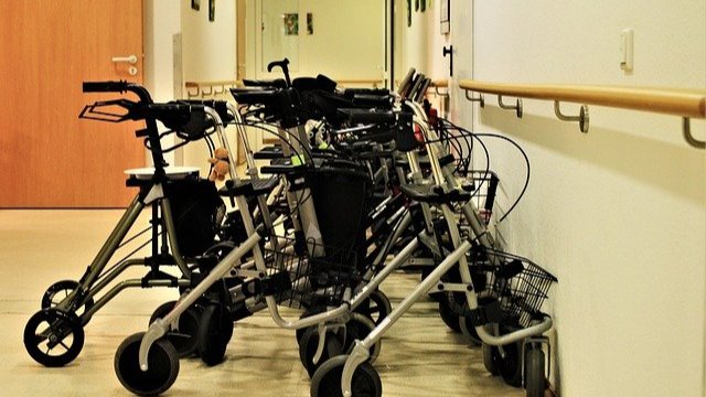 RLP: Pflegeheim rund 130 Euro pro Monat teurer 