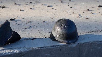 5000 Helme aus Deutschland an das ukrainische Militär übergeben