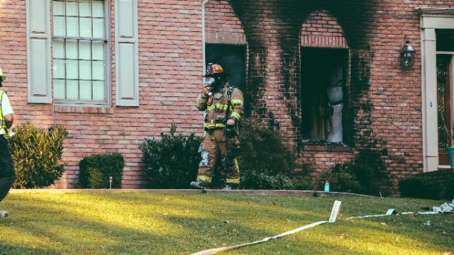 Schwerer Wohnhausbrand
