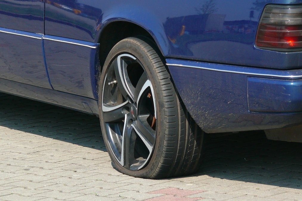 Montabaur: mutwillige Sachbeschädigung an zwei geparkten Pkw Montabaur: mutwillige Sachbeschädigung an zwei geparkten Pkw