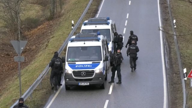 Haftbefehl wegen Hasskommentar gegen Polizisten