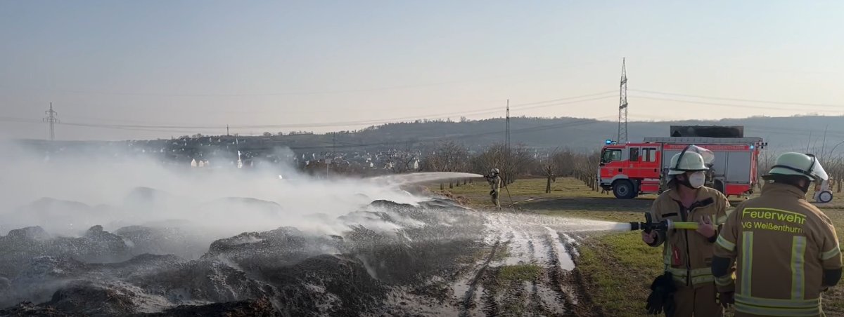Brand auf Feld bei Mülheim-Kärlich Brand auf Feld bei Mülheim-Kärlich