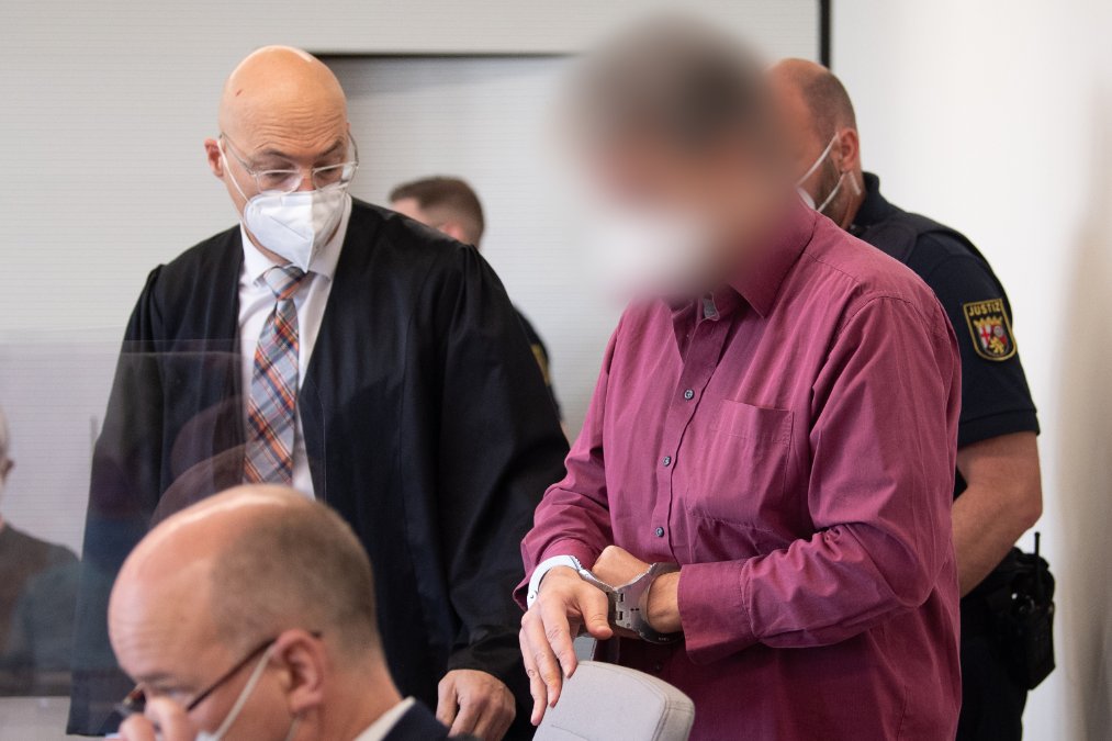 Tankstellen-Mord: Angeklagter gesteht tödlichen Schuss Tankstellen-Mord: Angeklagter gesteht tödlichen Schuss