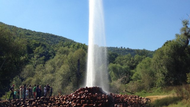 Kaltwassergeysir Andernach startet schwungvoll in die Saison