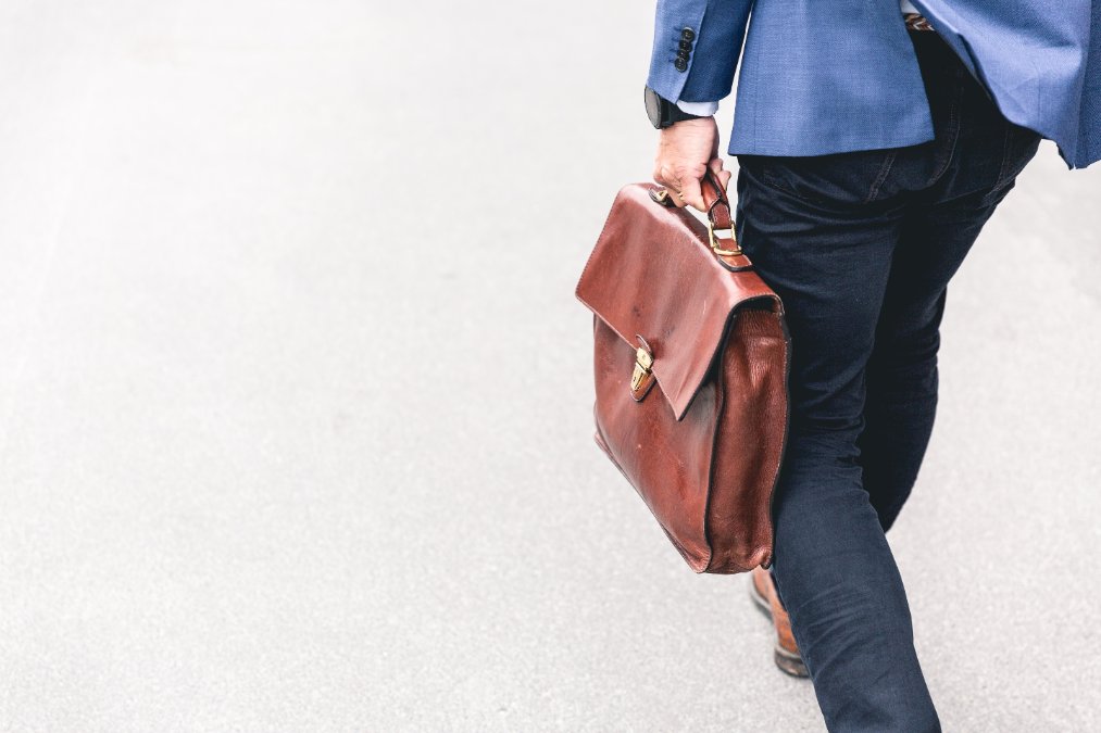 Beamter arbeitet während Dienstzeit als Fahrlehrer und verliert Job Beamter arbeitet während Dienstzeit als Fahrlehrer und verliert Job