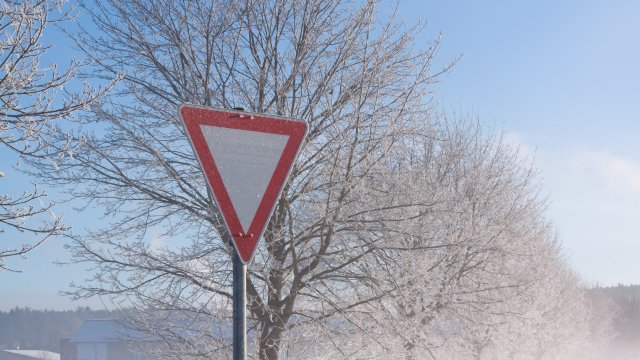 Schnee und Eis sorgen für kleinere Verkehrsunfälle