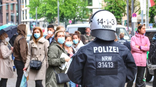 Tausende Verstöße bei "Spaziergängen" gegen Corona-Maßnahmen