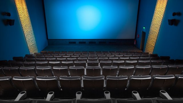 B9 Vollsperrung: Teenager überqueren acht Fahrspuren zum Kino