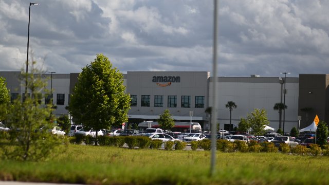 Verdi ruft wieder zu Warnstreiks bei Amazon auf