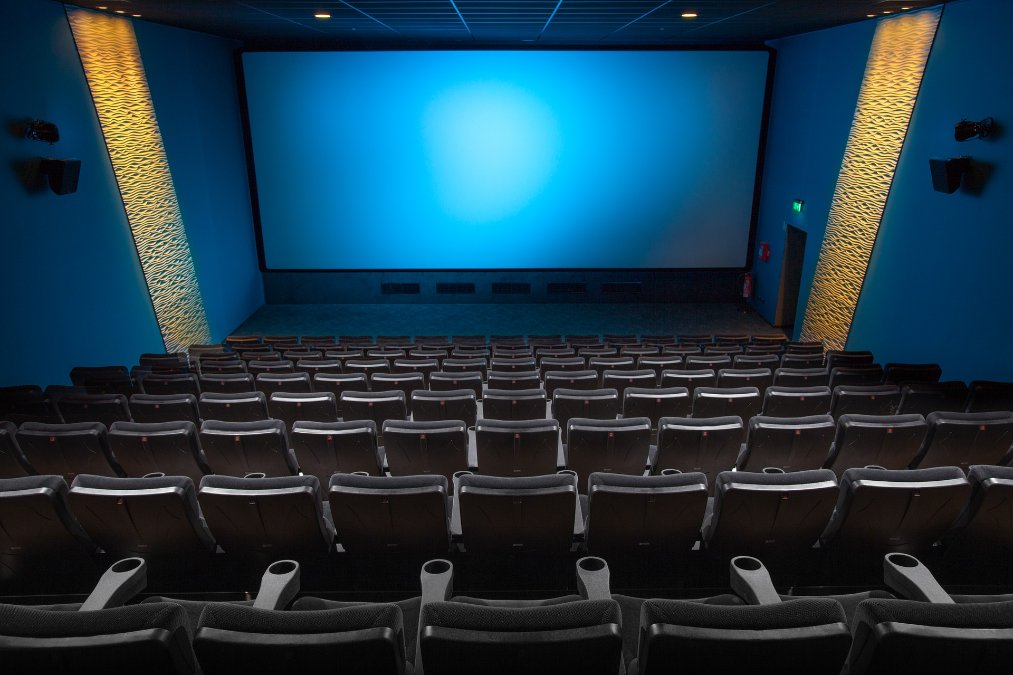 B9 Vollsperrung: Teenager überqueren acht Fahrspuren zum Kino B9 Vollsperrung: Teenager überqueren acht Fahrspuren zum Kino