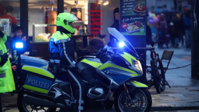 Zwei Streifenwagen bei Verfolgungsjagd beschädigt