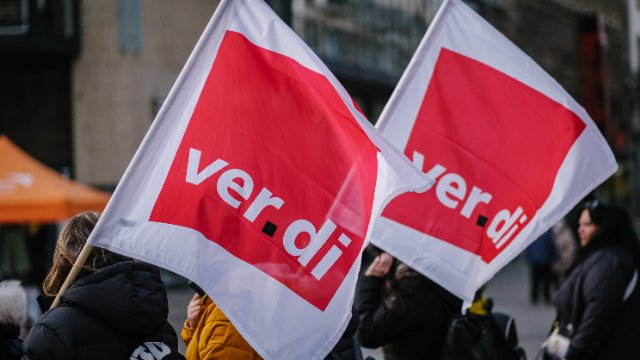 Tausende Erzieher streiken für bessere Arbeitsbedingungen in Kitas