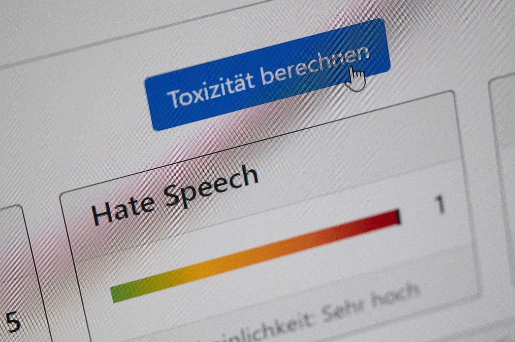 Polizei durchsucht 75 Wohnungen von Verdächtigen wegen Hass im Netz Polizei durchsucht 75 Wohnungen von Verdächtigen wegen Hass im Netz