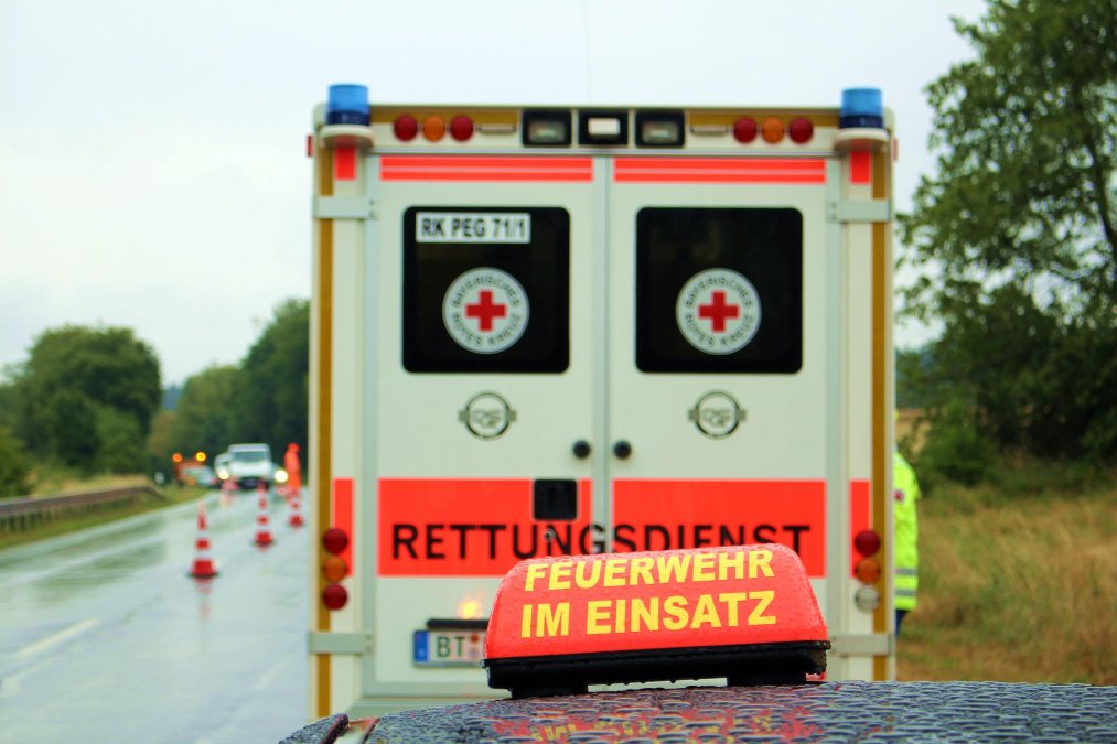 Rollerfahrer kommt von Straße ab und stirbt Rollerfahrer kommt von Straße ab und stirbt
