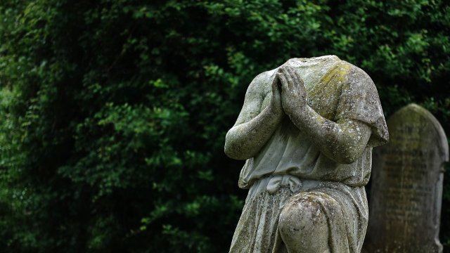 Sachbeschädigung an Statuen