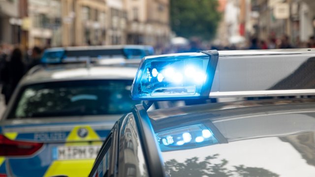 Maskierter Unbekannter überfällt Autofahrer in Koblenzer Wald 