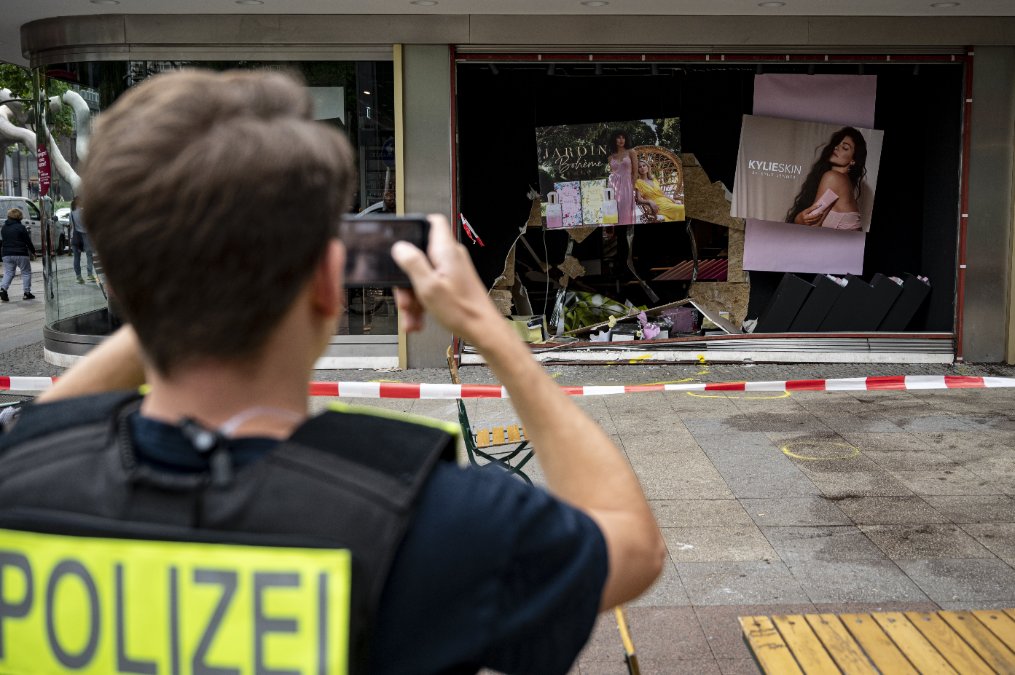 Todesfahrt am Ku'damm: Scholz und Giffey sprechen von Amoktat Todesfahrt am Ku'damm: Scholz und Giffey sprechen von Amoktat