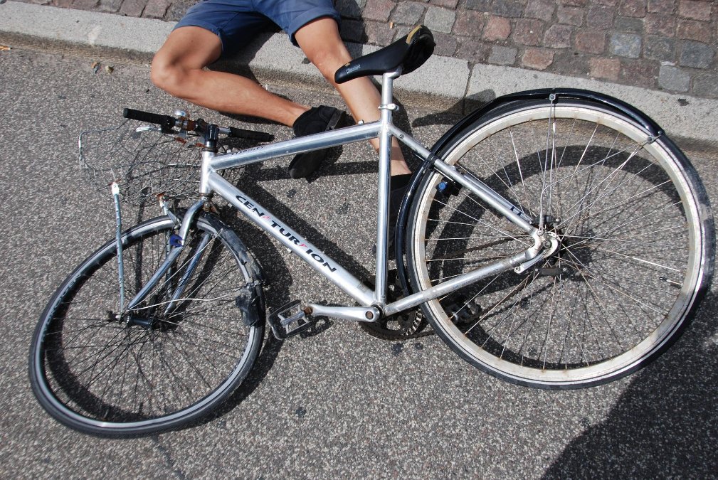 Unkel: Radfahrer gerät unter Bus und wird schwer verletzt Unkel: Radfahrer gerät unter Bus und wird schwer verletzt