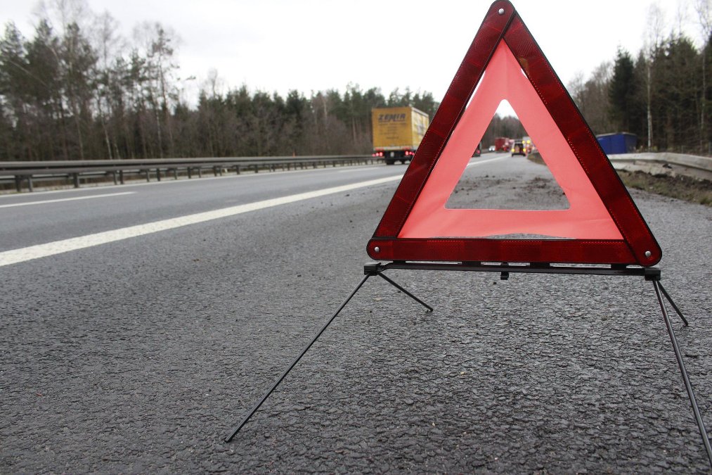 Verursacher flüchtig: Drei Leichtverletzte nach Unfall bei Lahnstein Verursacher flüchtig: Drei Leichtverletzte nach Unfall bei Lahnstein