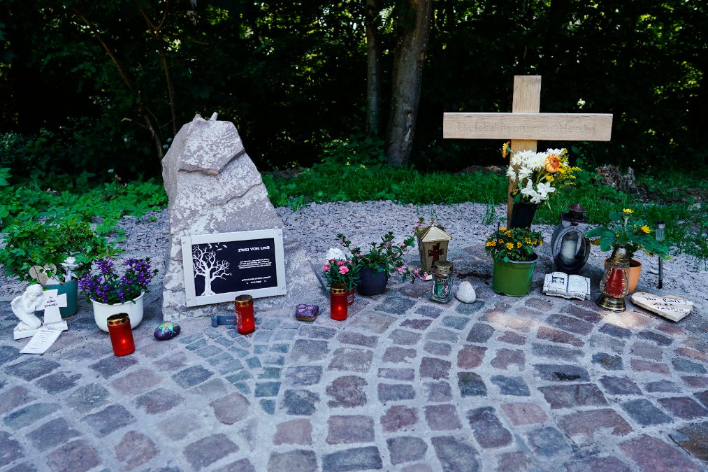 Ex-Polizist gestaltet Gedenkort für erschossene Kollegen in der Pfalz Ex-Polizist gestaltet Gedenkort für erschossene Kollegen in der Pfalz