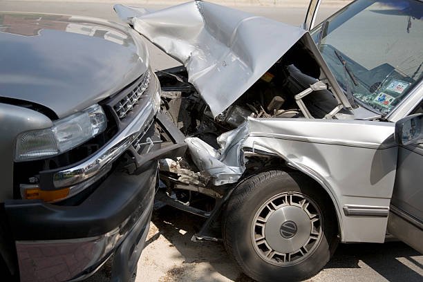 Autofahrerin verursacht Unfall und muss ins Krankenhaus Autofahrerin verursacht Unfall und muss ins Krankenhaus