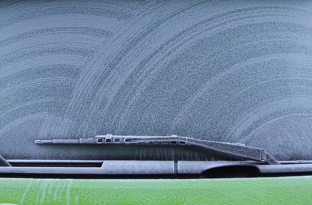 Windschutzscheibe eingeschlagen Windschutzscheibe eingeschlagen