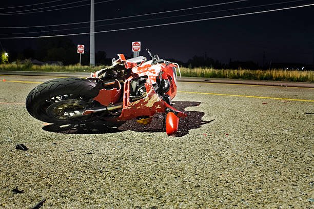 Motorradfahrer prallt gegen Lastwagen und stirbt noch vor Ort  