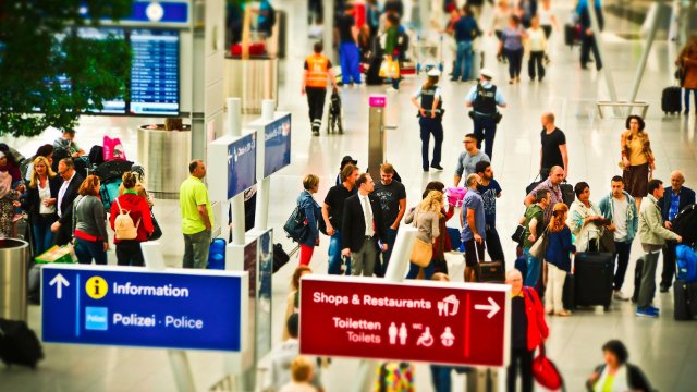 Landtag debattiert über Wege aus Chaos bei Bahn und an Flughäfen