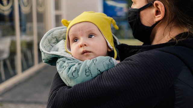 Ukrainische Waisen bekommen Besuch von Frau des Bundespräsidenten