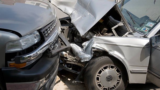Autofahrerin verursacht Unfall und muss ins Krankenhaus  