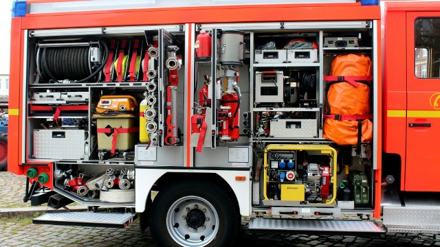 Getreidefeld brennt in Vierherrenborn - Großeinsatz der Feuerwehr