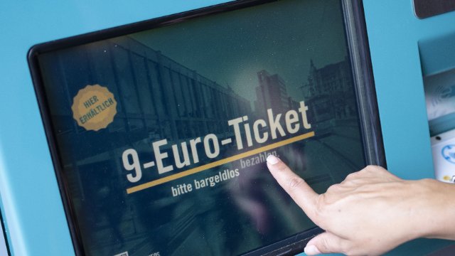 Ministerien bewerten 9-Euro-Ticket positiv