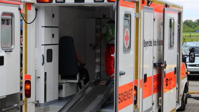 Koblenz: 42 Jahre alter Mann wird unter Fenstern begraben und verletzt