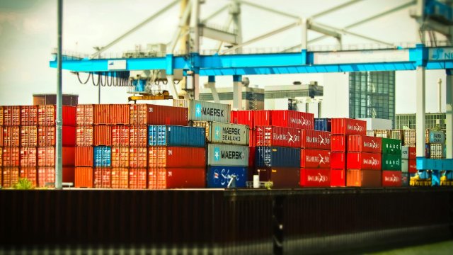 Logistik-Dienstleister rechnet mit Schifffahrtsstopp am Rhein