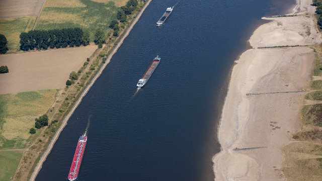 Behörde: Einstellung des Schiffsverkehrs auf Rhein unwahrscheinlich