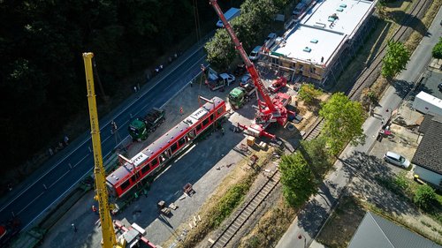 Vorbereitungen für Abtransport von gestrandeter Bahn beginnen