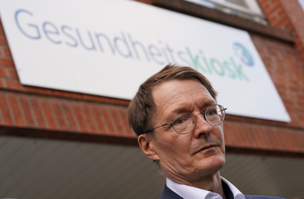 Bundesgesundheitsminister Lauterbach begrüßt Lohnsteigerungen für Pflegekräfte Bundesgesundheitsminister Lauterbach begrüßt Lohnsteigerungen für Pflegekräfte