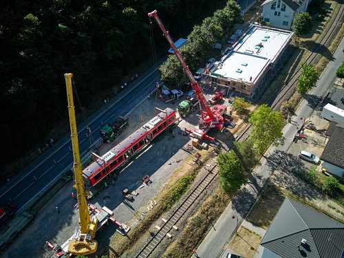 Vorbereitungen für Abtransport von gestrandeter Bahn beginnen Vorbereitungen für Abtransport von gestrandeter Bahn beginnen