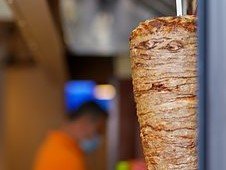 Kurioser Verkehrsunfall durch Dönerspieß Kurioser Verkehrsunfall durch Dönerspieß